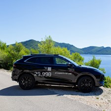 Forthing T5 EVO prateće vozilo Ston Wall Marathona